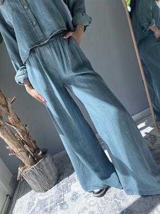 Pantaloni ampio con elastico colore jeans