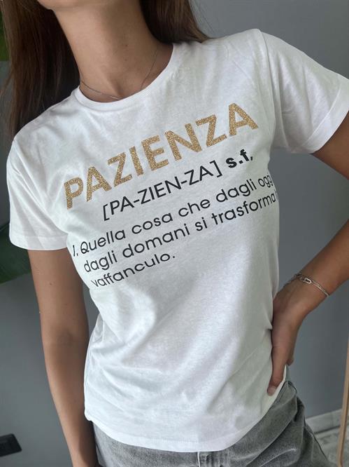 T-Shirt scritta nera e oro pazienza