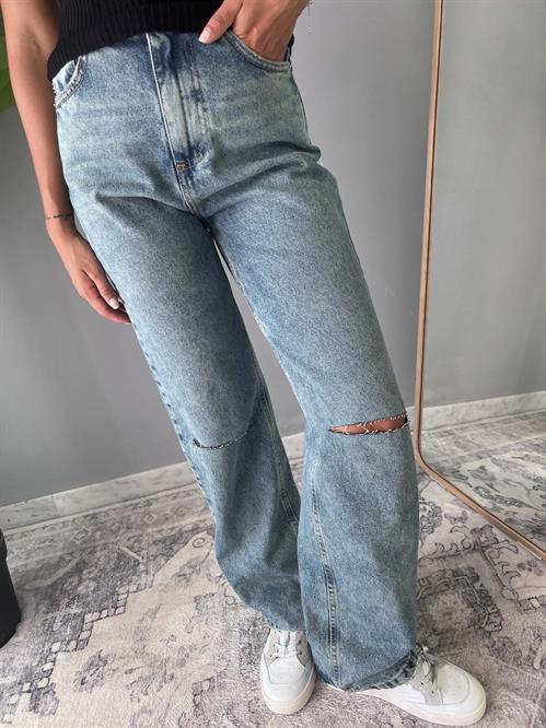 Jeans modello parigi dritto con tagli lavaggio denim