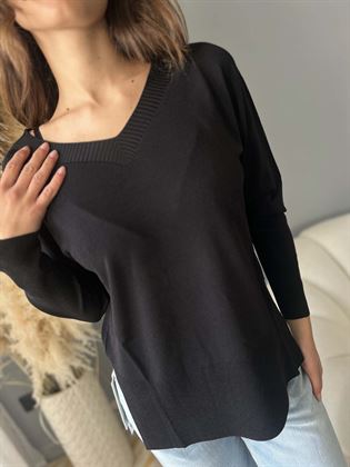 Maglia scollo v nera modello scatoletta scatoletta
