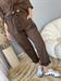 Pantalone marrone tubolare con elastico in vita
