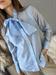 Camicia azzurra con fiocco morbida