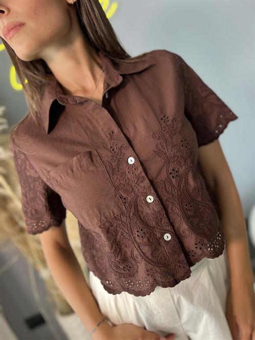 camicia mezza manica marrone cioccolato tasche davanti