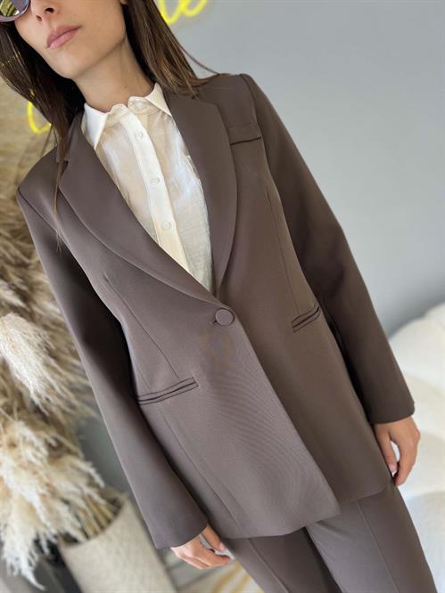 blazer marrone taglio dritto