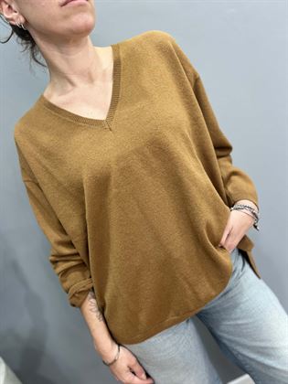 Maglia lana scollo v tabacco modellata scatoletta