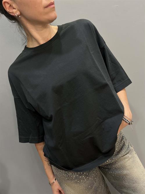 T-Shirt nera girocollo over in cotone