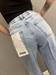 Jeans lavaggio celeste con orlo sfrangiato elastico dietro in vita