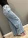 Jeans lavaggio celeste con orlo sfrangiato elastico dietro in vita