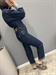 tuta in denim blu con bottoni camicia e cerniera pantalone