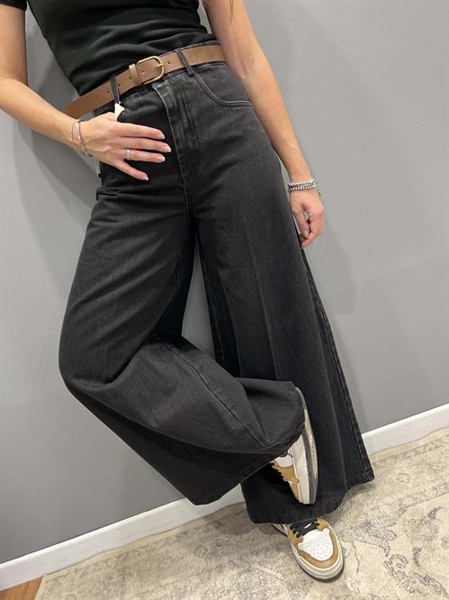 Jeans palazzo lavaggio nero con cintura