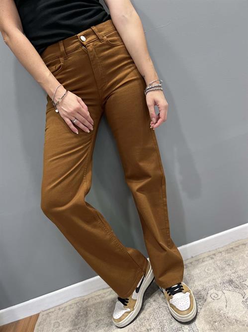 Jeans tela elesticizzata wide lege colore tabacco