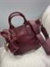 Borsa con manico e tracolla colore burgundy e borsetta gadget