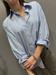 Camicia a righe azzurra e bianca in cotone