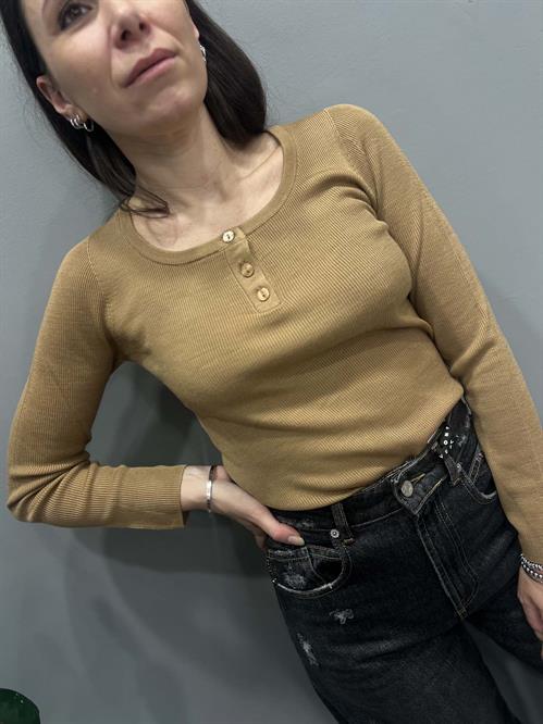 Maglia serafino cammello costina morbida in lana