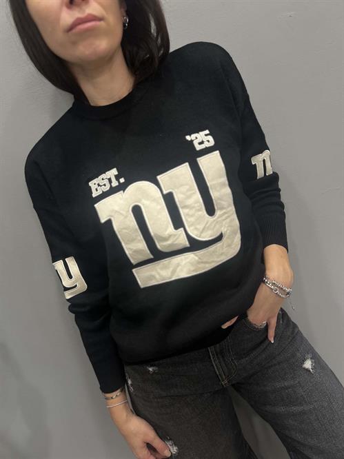 maglia nera a felpa con stampa bianca