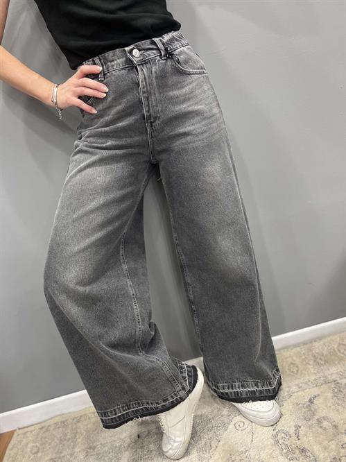Jeans orissa grigio delave con orlo sfrangiato ed elastico in vita