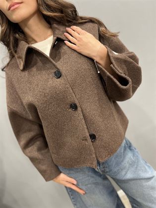 Cappotto corto marrone con colletto cachimire e lana