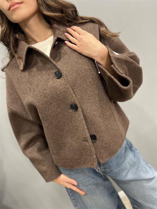 Cappotto corto marrone con colletto cachimire e lana
