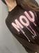 Maglia girocollo marrone scritta rosa