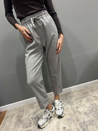 Pantalone grigio chiaro con elastico in vita