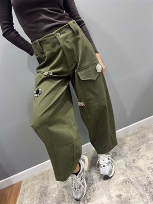Pantalone verde militare con spille