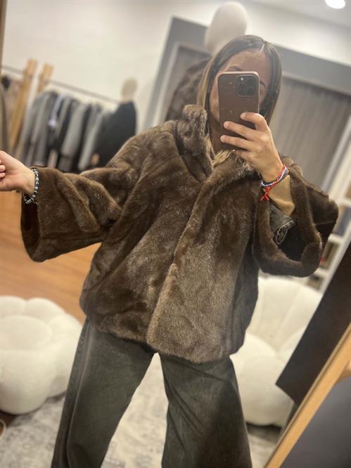 ecopelliccia marrone cacao con bottoni a clips