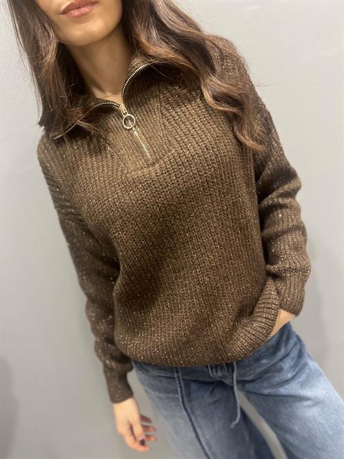 Maglia marrone con cerniera collo lupetto filo oro lurex