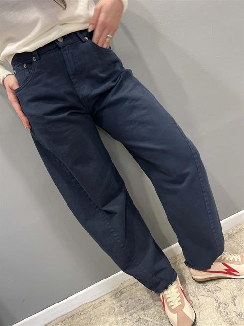 Jeans tela blu modello baloon orlo sfrangiato