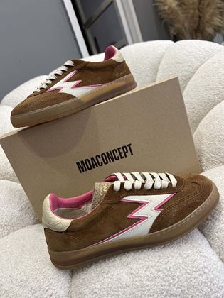 sneakers in vero camoscio tabacco e rifiniture rosa