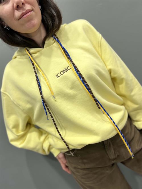 Felpa giallo cappuccio con stringhe e scritta