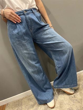 Jeans dritto con micropences lavaggio celeste