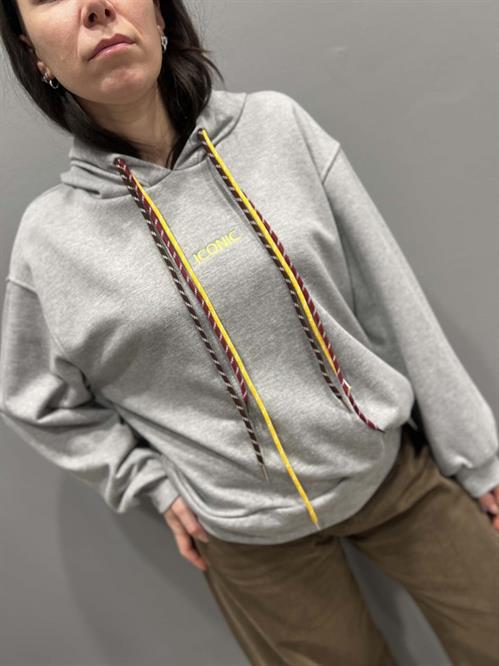 felpa cappuccio grigia stringhe con scritta