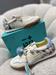 sneakers bianca in pelle fantasia mucca con charms