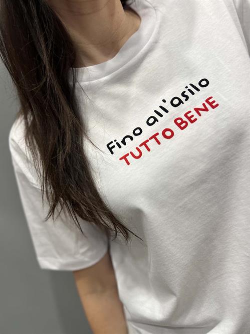  T-Shirt BIANCA SCRITTA FINO ALL ASILO TUTTO BENE