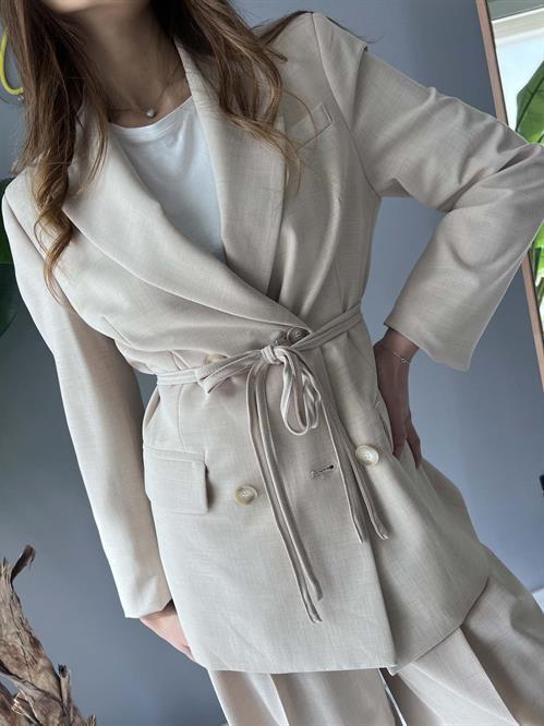 giacca beige chiaro doppio petto con cintura