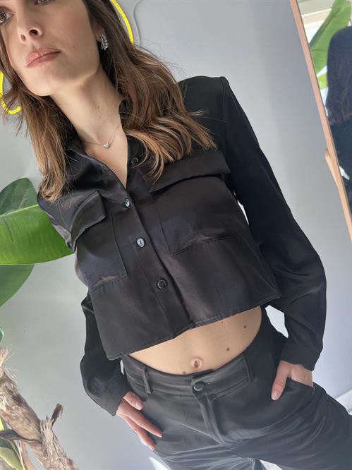Camicia cropped satinata nera